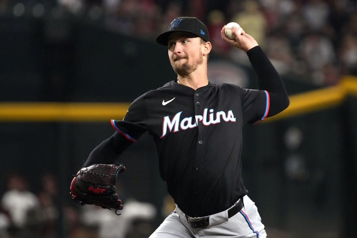 May 24, 2024; Phoenix, Arizona, USA; Miami Marlins pitcher Braxton Garrett (29) throws against the Arizona Diamondbacks in the first inning at Chase Field. Mandatory Credit: Rick Scuteri-USA TODAY Sports