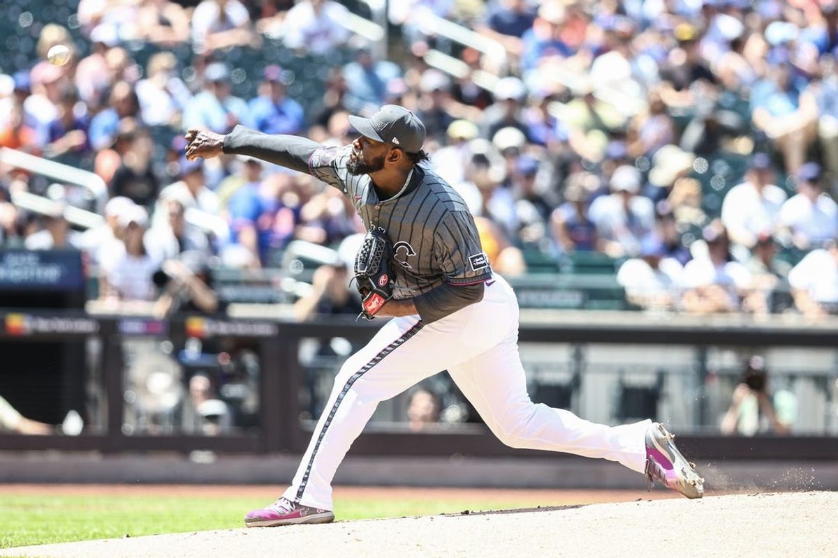 May 25, 2024; New York City, New York, USA;  New York Mets starting pitcher Luis Severino (40) pitches in the first inning against the San Francisco Giants at Citi Field. Mandatory Credit: Wendell Cruz-USA TODAY Sports