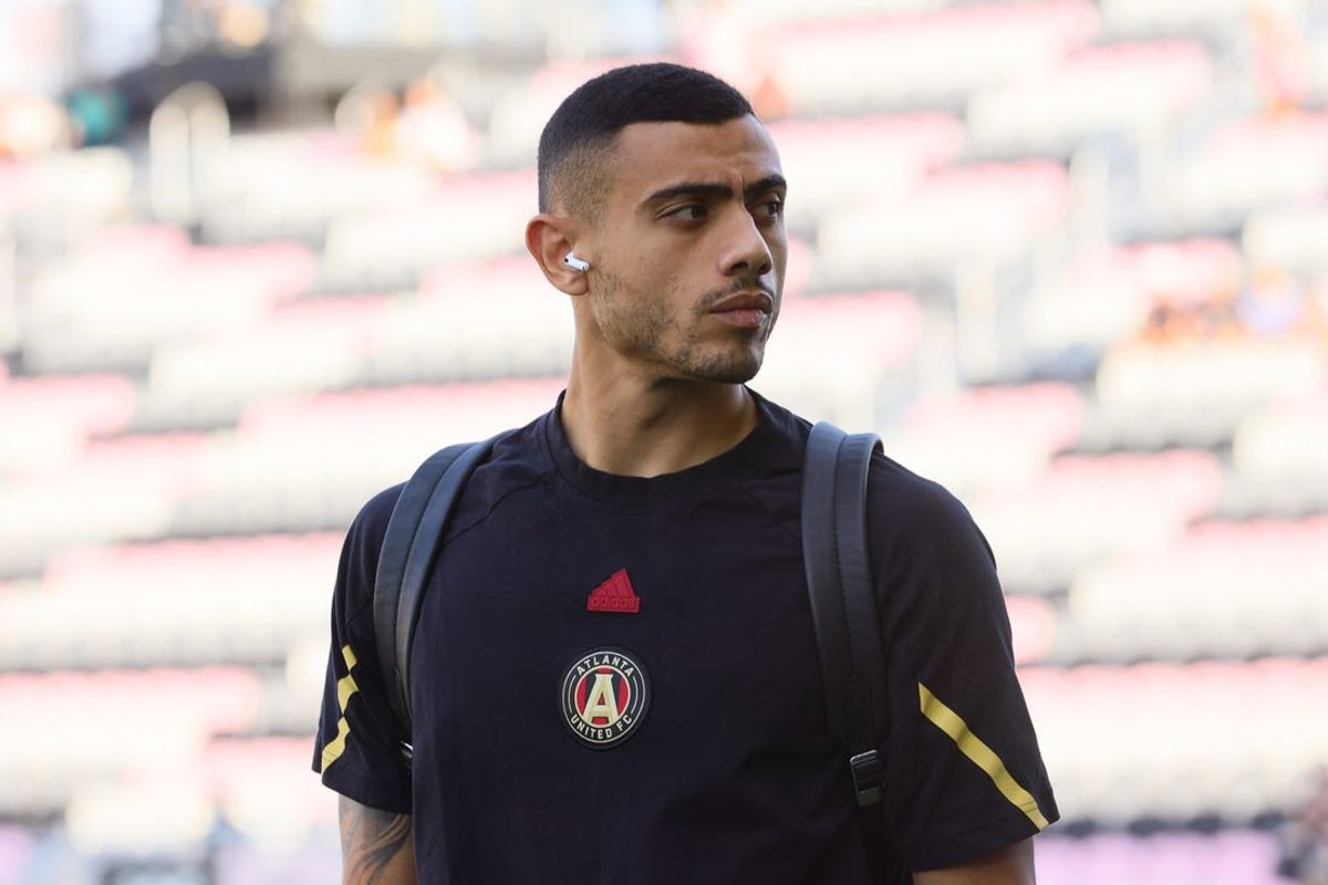May 29, 2024; Fort Lauderdale, Florida, USA; Atlanta United forward Giorgos Giakoumakis (7) arrives before the game against Inter Miami CF at Chase Stadium. Mandatory Credit: Sam Navarro-USA TODAY Sports