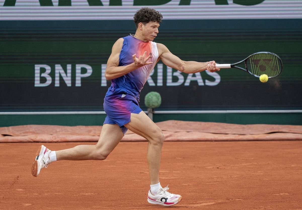 Jun 1, 2024; Paris, France; Ben Shelton of the United States returns a shot during his match against Felix Auger-Aliassime of Canada on day seven of Roland Garros at Stade Roland Garros. Mandatory Credit: Susan Mullane-USA TODAY Sports