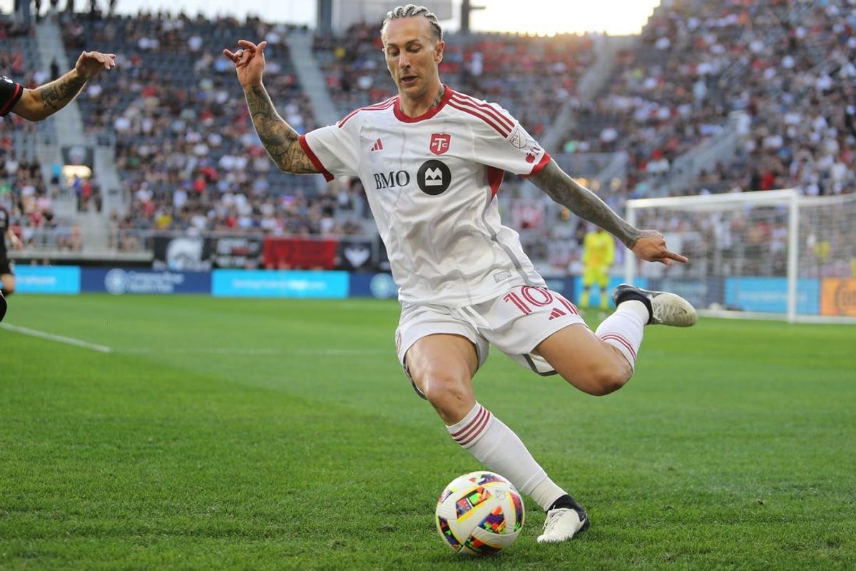 Jun 1, 2024; Washington, District of Columbia, USA; Toronto FC forward Federico Bernardeschi (10) controls the ball in the first half against D.C. United at Audi Field. Mandatory Credit: Daniel Kucin Jr.-USA TODAY Sports
