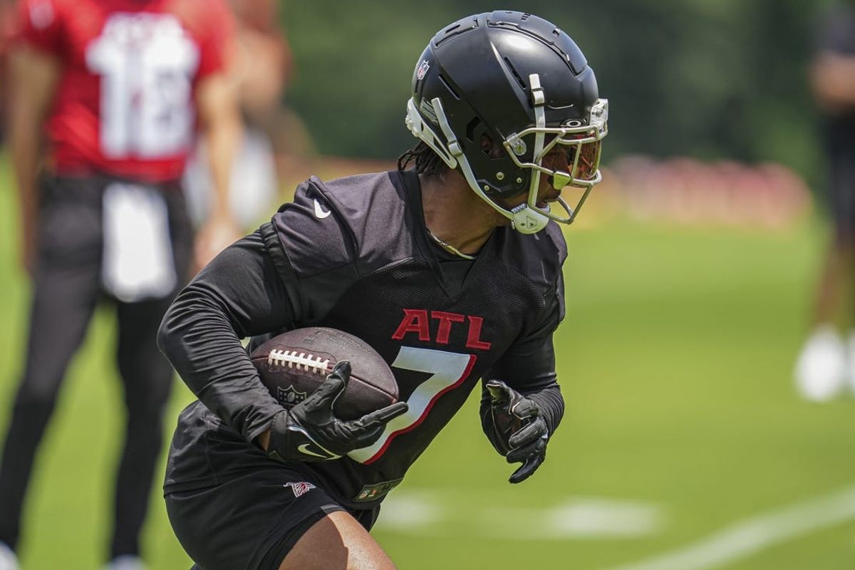 Jun 3, 2024; Atlanta, GA, USA; Atlanta Falcons running back Bijan Robinson (7) shown on the field during Falcons OTA at the Falcons Training facility. Mandatory Credit: Dale Zanine-USA TODAY Sports