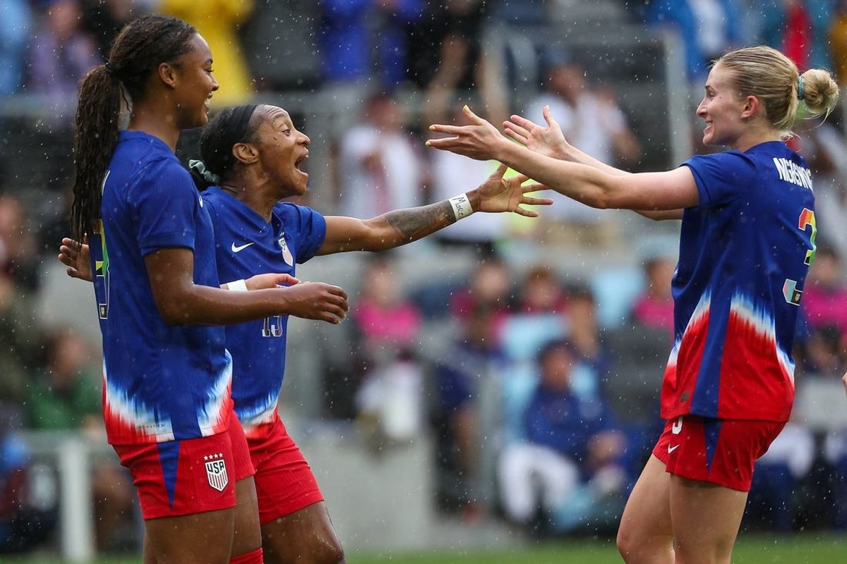 Jun 4, 2024; St. Paul, Minnesota, USA; US Women’s National Team forward Crystal Dunn (19) celebrates her goal against Korea Republic goalkeeper at Allianz Field. Mandatory Credit: Matt Krohn-USA TODAY Sports