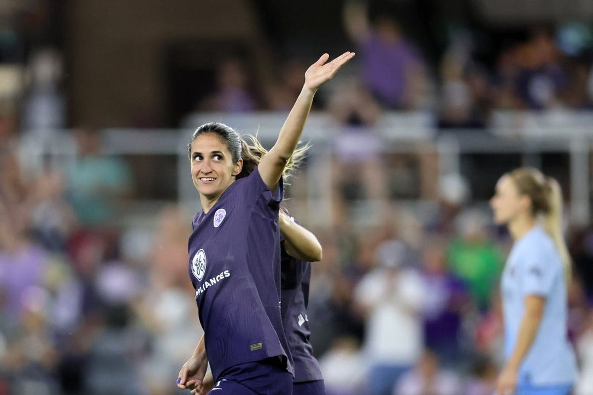 Jun 7, 2024; Louisville, Kentucky, USA;Racing Louisville FC midfielder Savannah DeMelo (7) reacts with teammates after scoring a goal against the Houston Dash in the second half at Lynn Family Stadium. Mandatory Credit: EM Dash-USA TODAY Sports