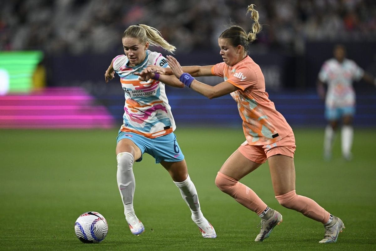 Jun 7, 2024; San Diego, California, USA; San Diego Wave FC defender Hanna Lundkvist (6) kicks the ball past Orlando Pride midfielder Coriana Dyke (31) during the first half at Snapdragon Stadium. Mandatory Credit: Orlando Ramirez-USA TODAY Sports