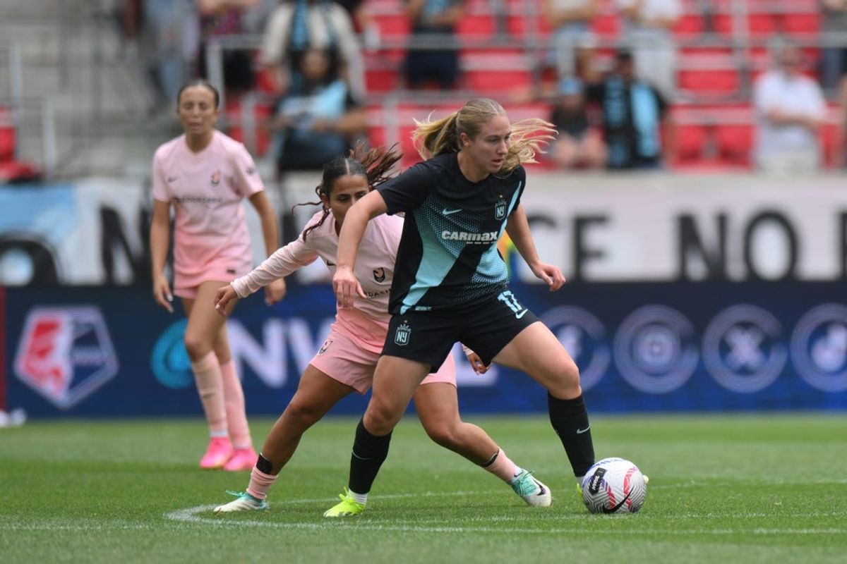 Jun 8, 2024; Harrison, New Jersey, USA; NJ/NY Gotham FC midfielder Delanie Sheehan (17) controls the ball against Angel City FC midfielder Lily Nabet (28) during the second half at Red Bull Arena. Mandatory Credit: Jonathan Jones-USA TODAY Sports