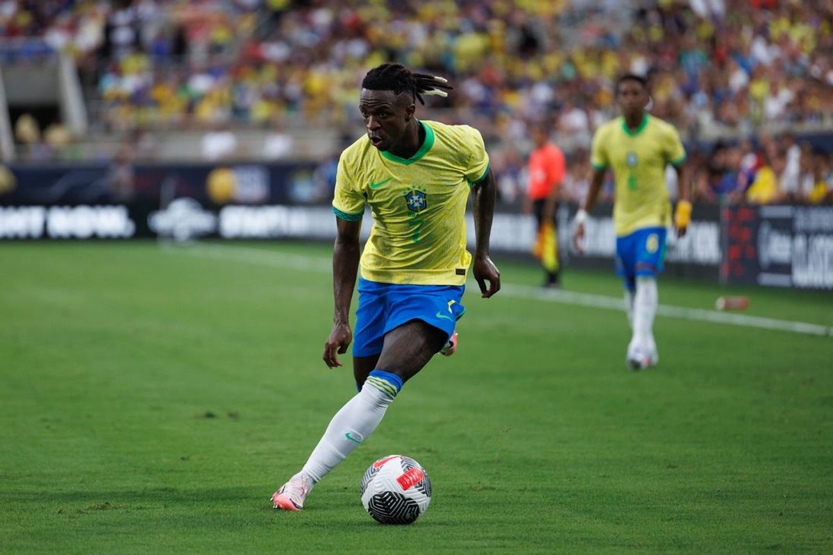 Jun 12, 2024; Orlando, Florida, USA;  Brazil forward Vinicius Junior (7)  controls the ball against the United States in the first half during the Continental Clasico at Camping World Stadium. Mandatory Credit: Nathan Ray Seebeck-USA TODAY Sports