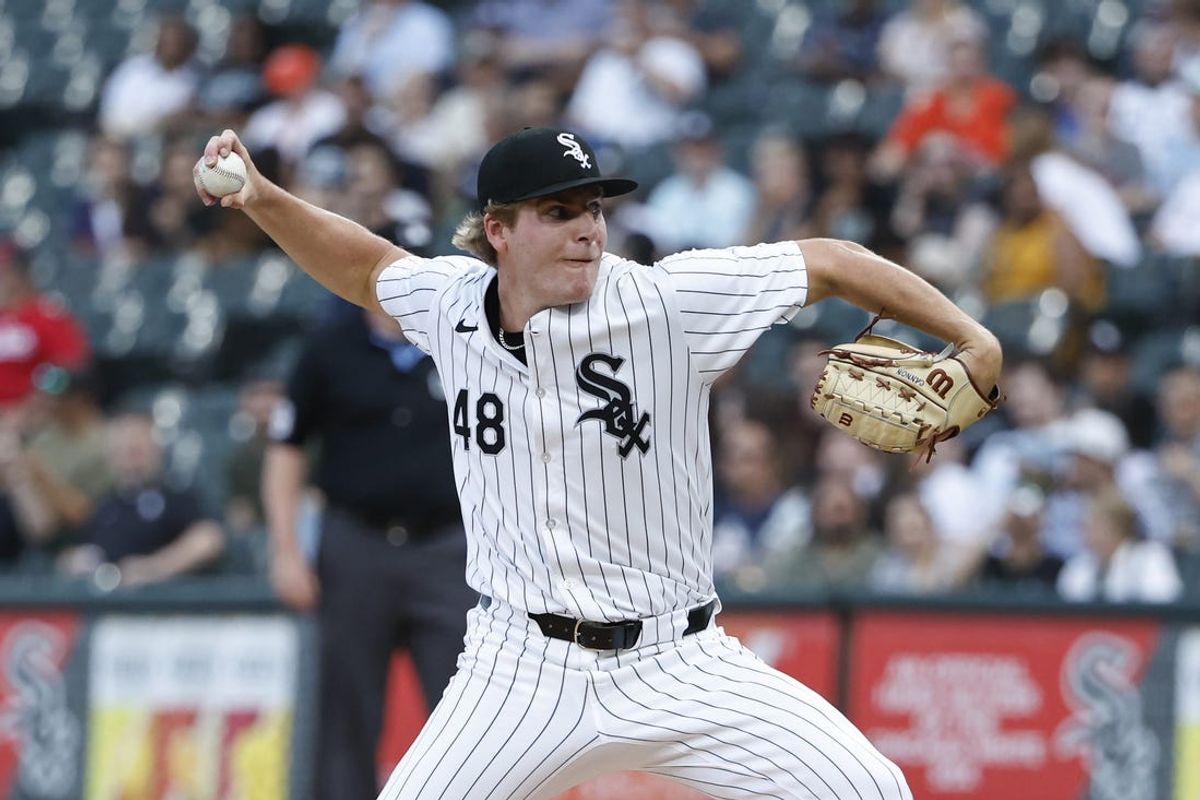 Jun 18, 2024; Chicago, Illinois, USA; Chicago White Sox starting pitcher Jonathan Cannon (48) delivers a pitch against the Houston Astros during the first inning at Guaranteed Rate Field. Mandatory Credit: Kamil Krzaczynski-USA TODAY Sports