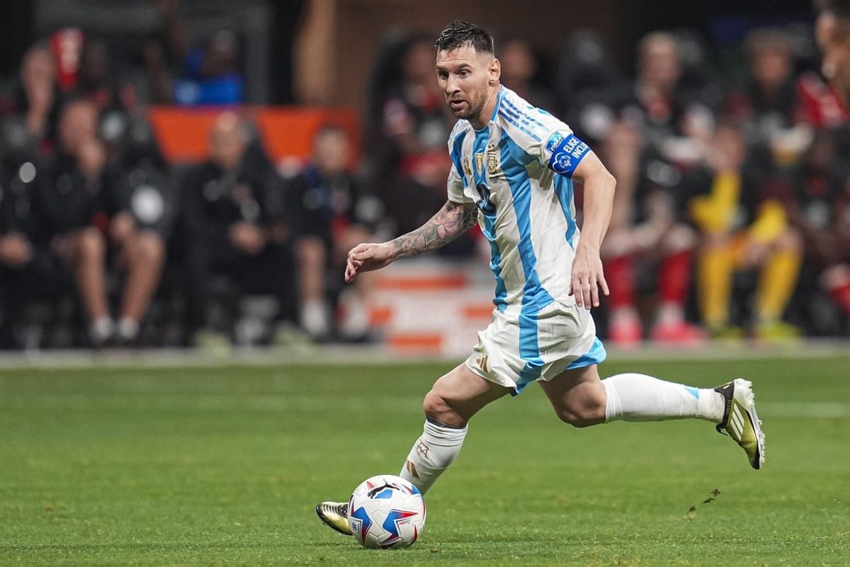 Jun 20, 2024; Atlanta, GA, USA; Argentina forward Lionel Messi (10) in action against Canada during the second half at Mercedez-Benz Stadium. Mandatory Credit: Dale Zanine-USA TODAY Sports