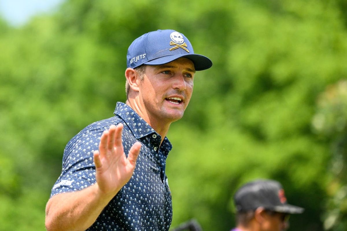 Jun 21, 2024; Nashville, Tennessee, USA;  Dean Burmester of Stingers GC waves to the gallery at The Grove. Mandatory Credit: Steve Roberts-USA TODAY Sports