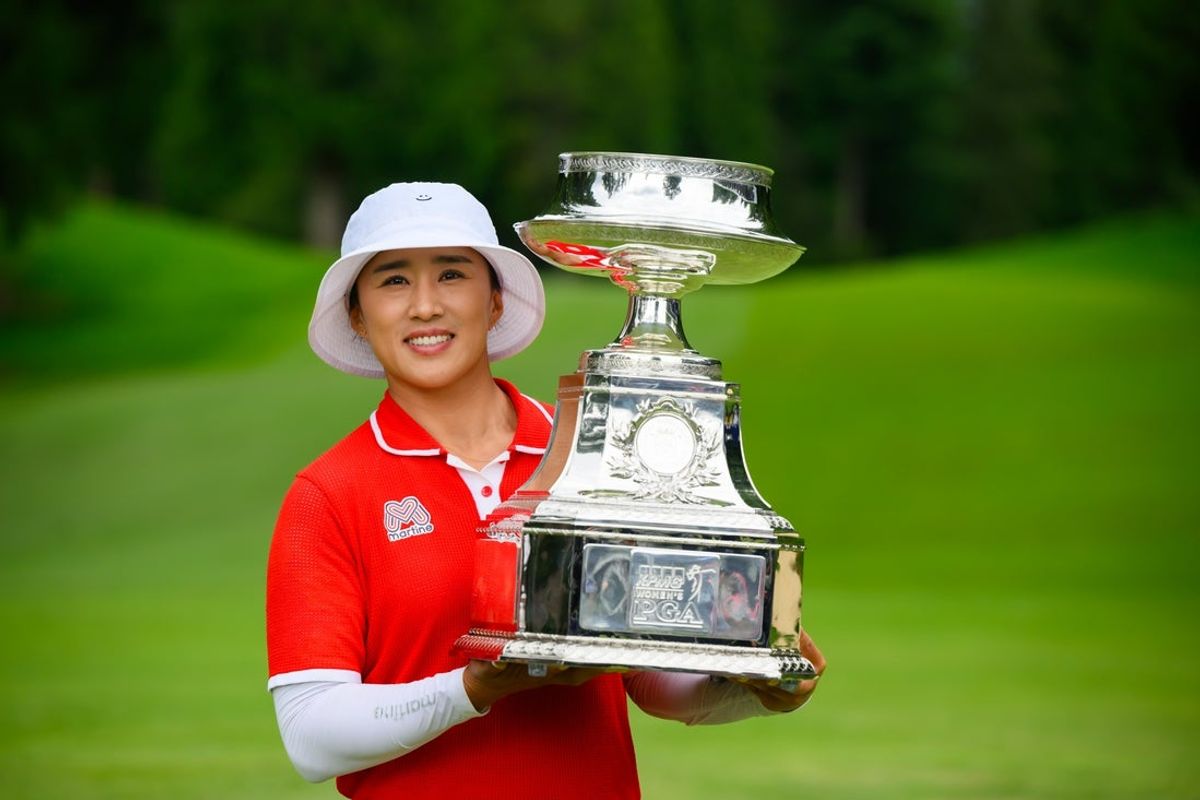 Jun 23, 2024; Sammamish, Washington, USA; Amy Yang holds the trophy after winning the KPMG Women's PGA Championship golf tournament. Mandatory Credit: Steven Bisig-Imagn Images
