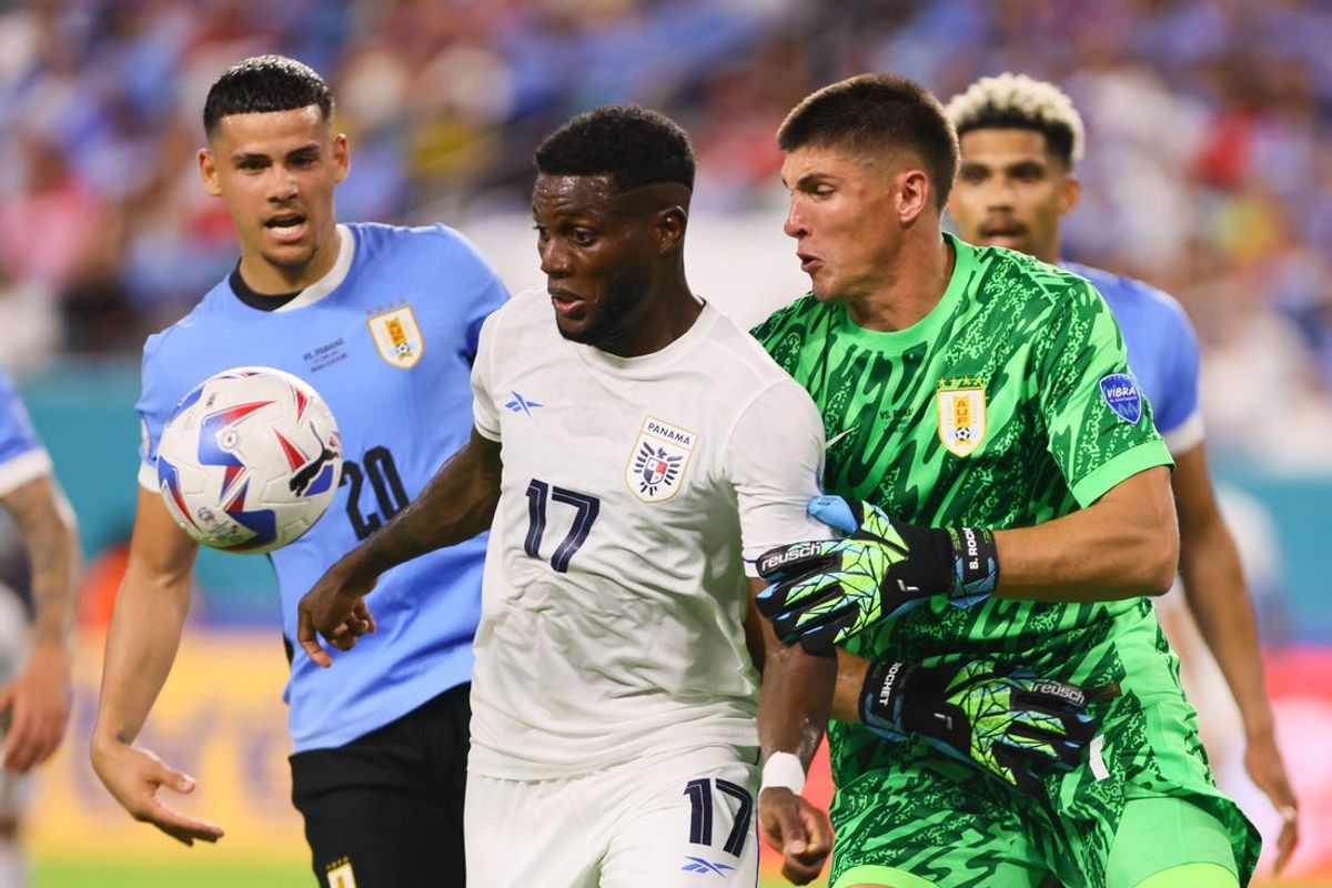 Jun 23, 2024; Miami, FL, USA; Panama forward Jose Fajardo (17) battles for possession against Uruguay goalkeeper Sergio Rochet (1) in the first half during the group stage of Copa America at Hard Rock Stadium. Mandatory Credit: Sam Navarro-USA TODAY Sports