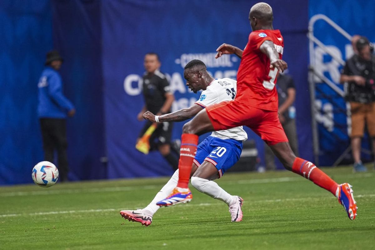 Jun 27, 2024; Atlanta, GA, USA; United States forward Folarin Balogun (20)  shoots against Panama defender Jose Cordoba (3) during the first half at Mercedes-Benz Stadium. Mandatory Credit: Dale Zanine-USA TODAY Sports