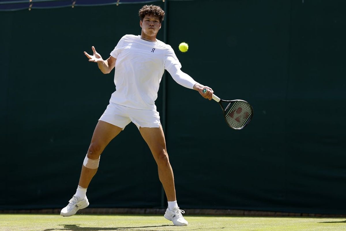 Jul 4, 2024; London, United Kingdom; Ben Shelton (USA) hits a forehand against Lloyd Harris (RSA)(not pictured) in gentlemen's singles on day four of The Championships Wimbledon 2024 at All England Lawn Tennis and Croquet Club. Mandatory Credit: Geoff Burke-USA TODAY Sports
