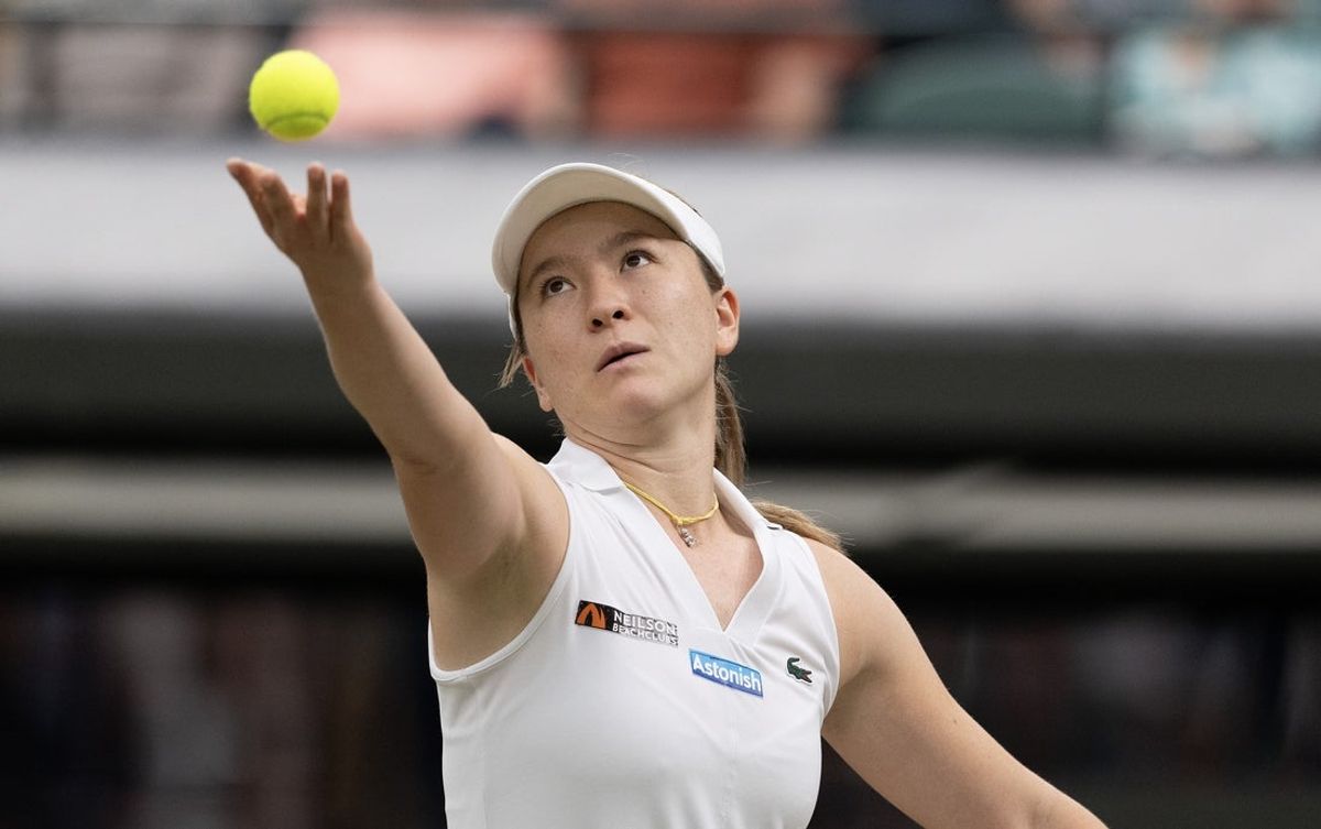 Jul 9, 2024; London, United Kingdom; Lulu Sun of New Zealand tosses the ball to serve during her match against Donna Vekic of Croatia (not shown) on day nine of The Championships at All England Lawn Tennis and Croquet Club. Mandatory Credit: Susan Mullane-Imagn Images
