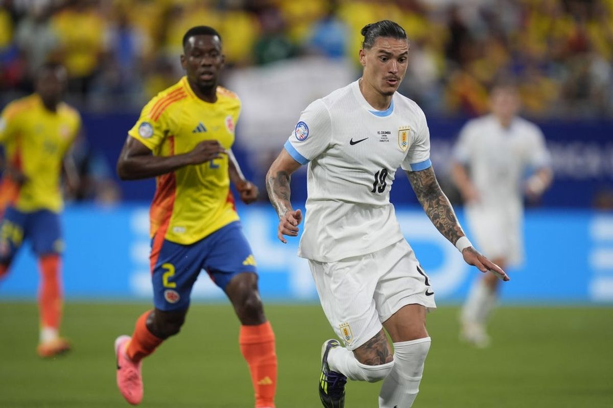 Jul 10, 2024; Charlotte, NC, USA;  Uruguay forward Darwin Nunez (19) brings the ball up field against the Columbia during the first half at the Copa Armerica Semifinal match at Bank of America Stadium. Mandatory Credit: Jim Dedmon-USA TODAY Sports