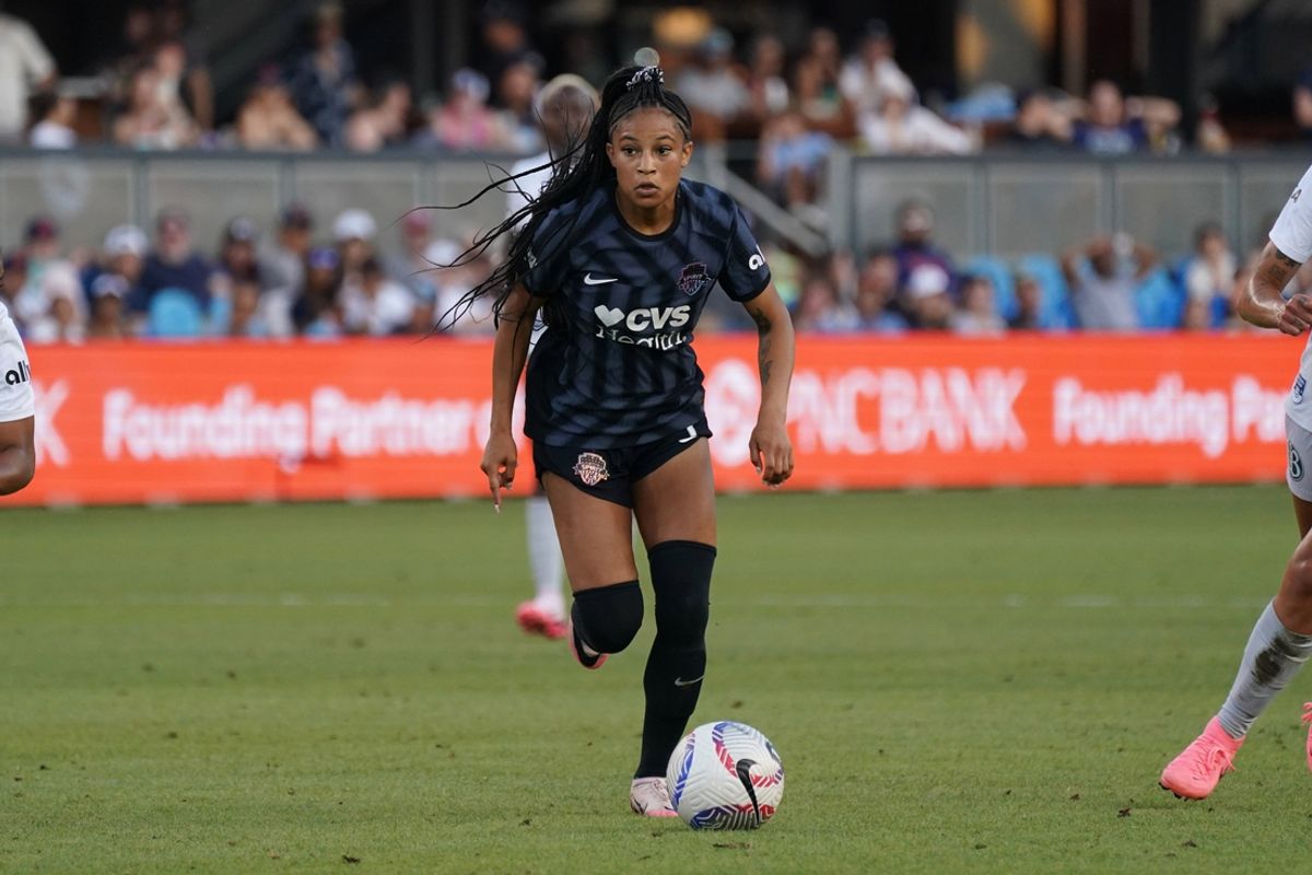 Jul 6, 2024; San Jose, California, USA; Washington Spirit midfielder Croix Bethune (7) dribbles the ball during Washington's 3-0 win over Bay FC at PayPal Park. Mandatory Credit: David Gonzales-Imagn Images