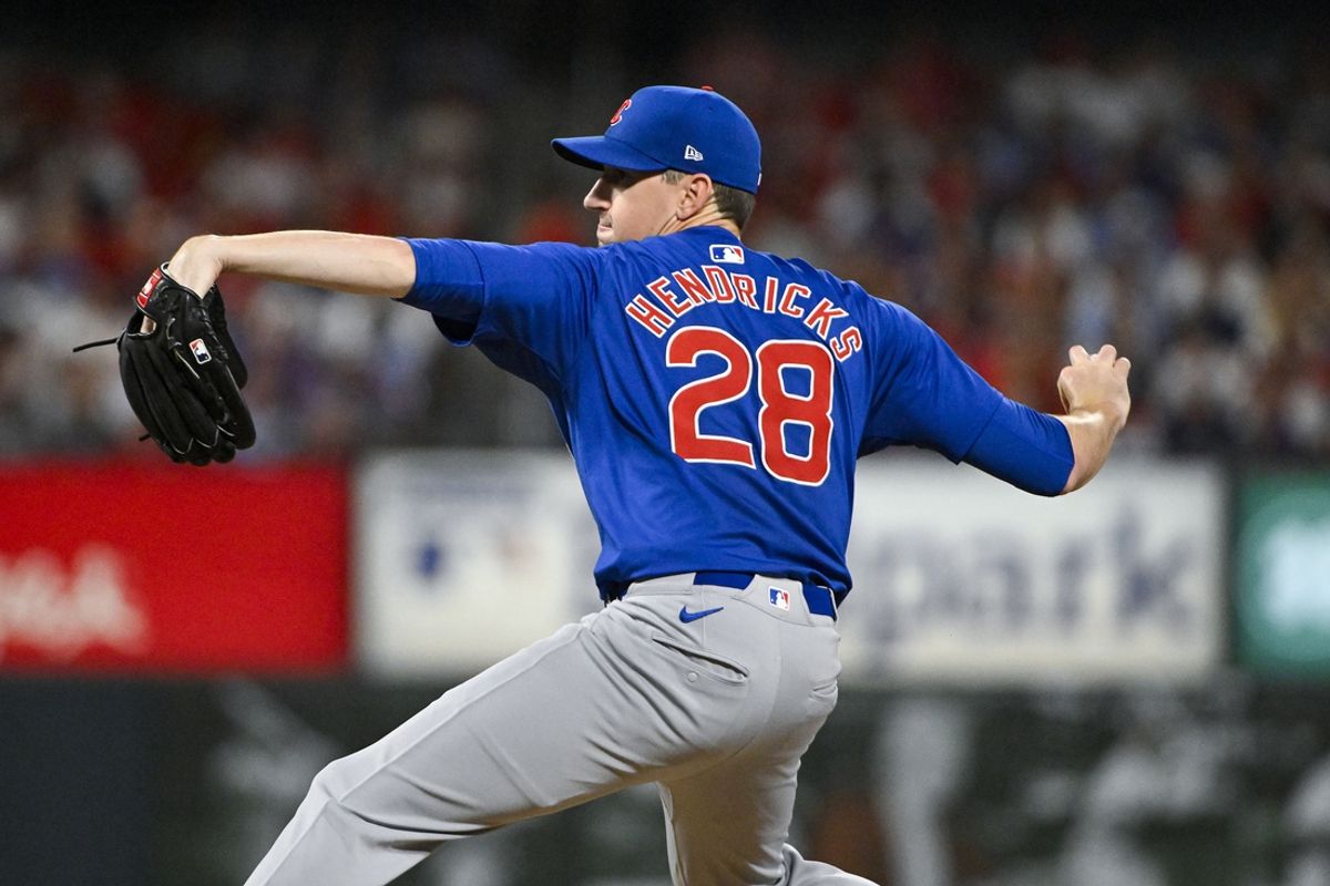 Jul 12, 2024; St. Louis, Missouri, USA;  Chicago Cubs starting pitcher Kyle Hendricks (28) pitches against the St. Louis Cardinals during the sixth inning at Busch Stadium. Mandatory Credit: Jeff Curry-USA TODAY Sports