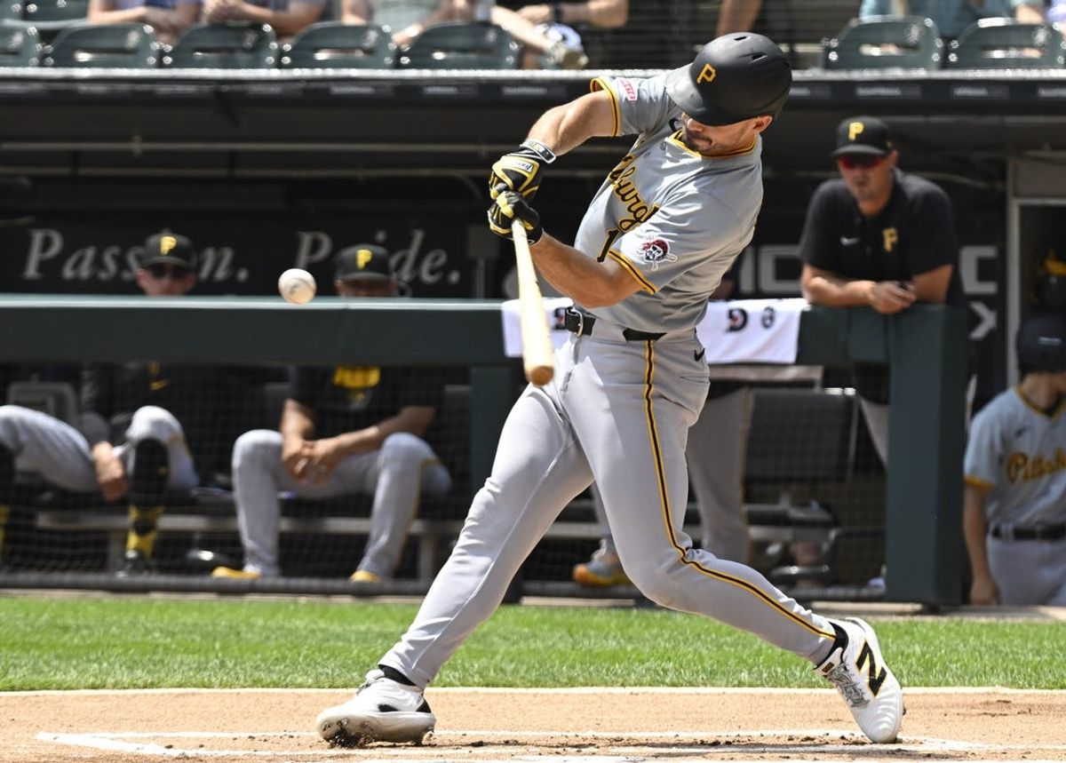 Jul 13, 2024; Chicago, Illinois, USA;    Pittsburgh Pirates outfielder Bryan Reynolds (10) singles during the first inning against the Chicago White Sox at Guaranteed Rate Field. Mandatory Credit: Matt Marton-USA TODAY Sports