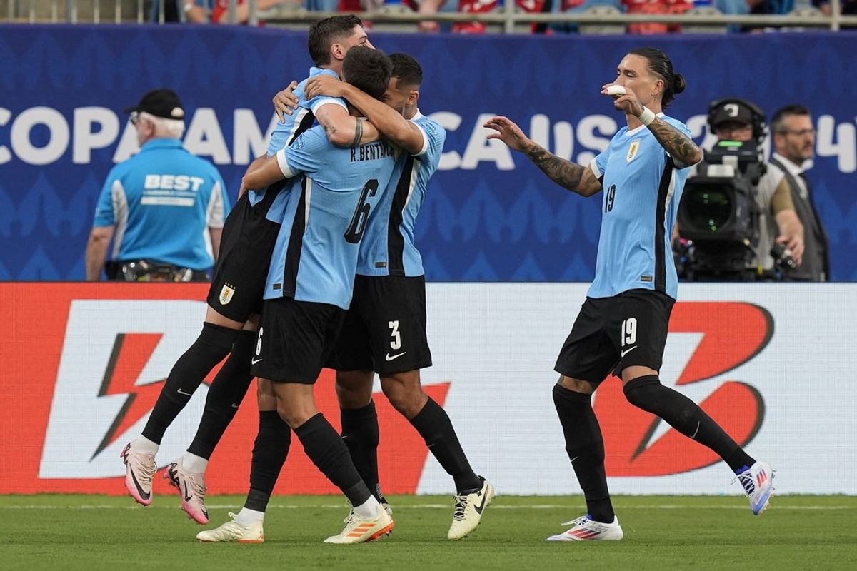 Jul 13, 2024; Charlotte, NC, USA; Uruguay midfielder Rodrigo Bentancur (6) celebrates his goal with his teammates against Canada during the first half at Bank of America Stadium. Mandatory Credit: Jim Dedmon-USA TODAY Sports