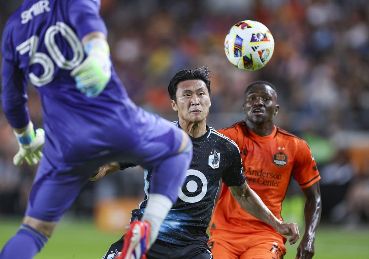 Jul 13, 2024; Houston, Texas, USA; Minnesota United forward Sang Bin Jeong (11) attempts to get control of the ball away from Houston Dynamo FC forward Ibrahim Aliyu (18) during the first half at Shell Energy Stadium. Mandatory Credit: Troy Taormina-USA TODAY Sports