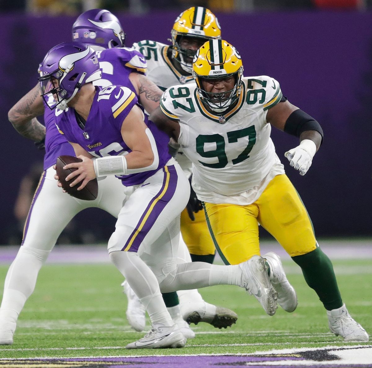 Green Bay Packers defensive tackle Kenny Clark agreed to a three-year, $64 million contract extension Sunday that includes a $17.5 million signing bonus.