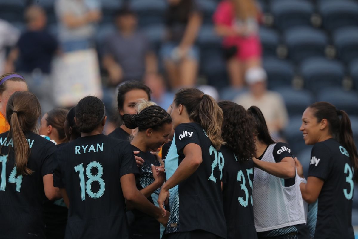 Jul 20, 2024; Bridgeview, Illinois, USA; The NJ/NY Gotham FC celebrate defeating The Chicago Red Stars at SeatGeek Stadium. Mandatory Credit: Melissa Tamez-USA TODAY Sports