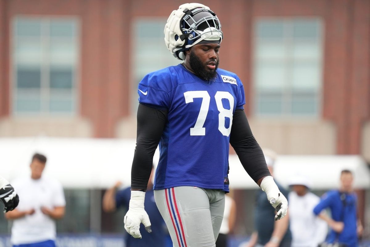 Jul 25, 2024; East Rutherford, NY, USA; New York Giants offensive tackle Andrew Thomas (78) takes a water break during training camp at Quest Diagnostics Training Center. Mandatory Credit: Lucas Boland-Imagn Images