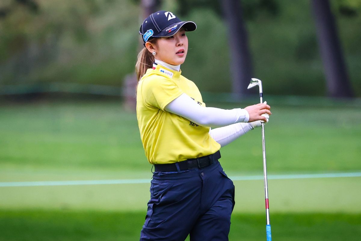 Jul 25, 2024; Calgary, Alberta, CAN; Yuri Yoshida plays her shot on the tenth hole during the first round of the CPKC Women's Open golf tournament. Mandatory Credit: Sergei Belski-Imagn Images