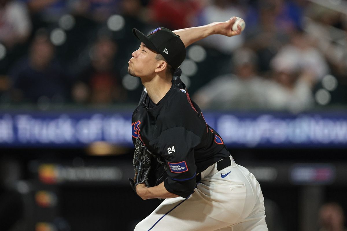 Jul 26, 2024; New York City, New York, USA; New York Mets starting pitcher Kodai Senga (34) delivers a pitch during the fourth inning against the Atlanta Braves at Citi Field. Mandatory Credit: Vincent Carchietta-Imagn Images