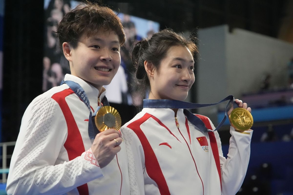 Yani Chang and Yiwen Chen (CHN) celebrate with their gold medals after the women's 3m synchronized spring board diving competition during the Paris 2024 Olympic Summer Games at Aquatics Centre. Mandatory Credit: Michael Madrid-USA TODAY Sports