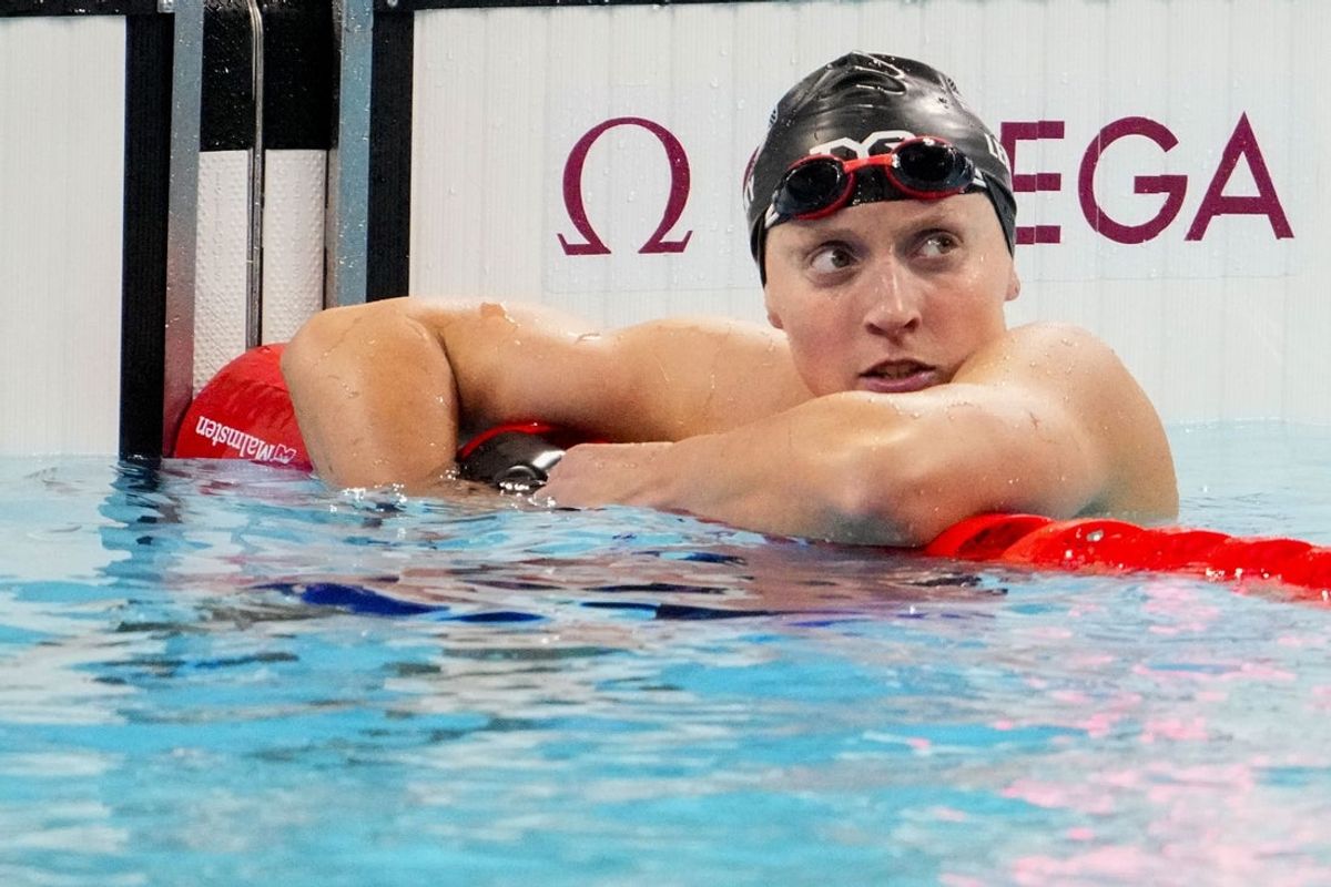 Jul 27, 2024; Nanterre, France; Katie Ledecky (USA) in the women’s 400-meter freestyle final during the Paris 2024 Olympic Summer Games at Paris La Défense Arena. Mandatory Credit: Rob Schumacher-Imagn Images