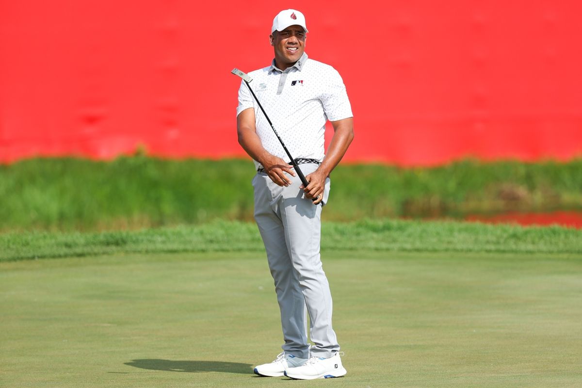 Jul 27, 2024; Blaine, Minnesota, USA; Jhonattan Vegas putts on the 18th hole during the third round of the 3M Open golf tournament. Mandatory Credit: Matt Krohn-USA TODAY Sports