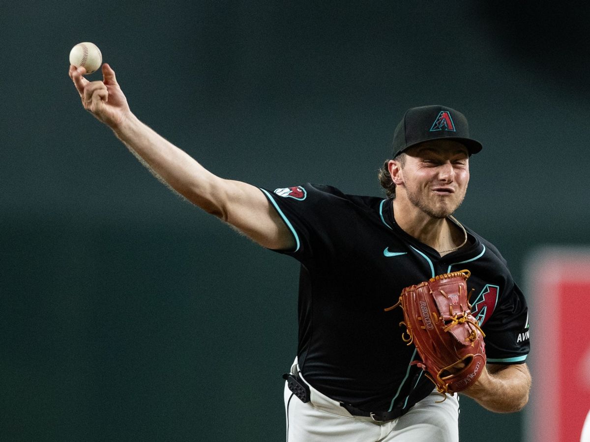 Arizona Diamondbacks pitcher Brandon Pfaadt (32) delivers a pitch on July 27, 2024 at Chase Field in Phoenix.