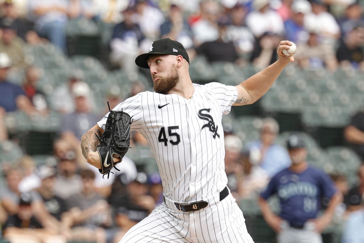 Jul 28, 2024; Chicago, Illinois, USA; Chicago White Sox starting pitcher Garrett Crochet (45) delivers a pitch against the Seattle Mariners during the first inning at Guaranteed Rate Field. Mandatory Credit: Kamil Krzaczynski-USA TODAY Sports