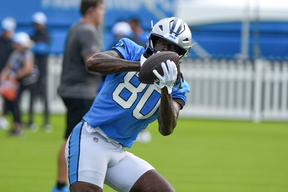 Jul 24, 2024; Charlotte, NC, USA; Carolina Panthers tight end Ian Thomas (80) makes a catch at Carolina Panthers Practice Fields. Mandatory Credit: Jim Dedmon-Imagn Images