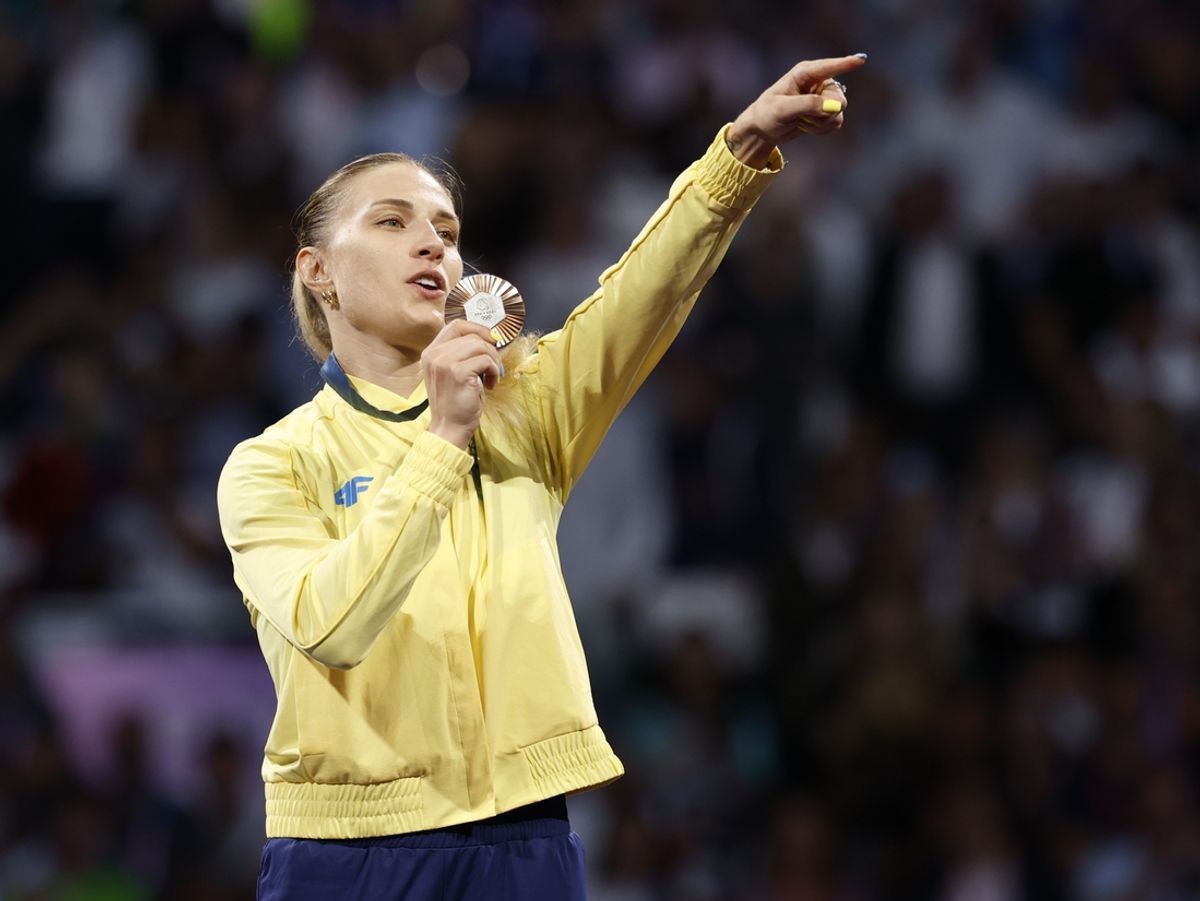 Jul 29, 2024; Paris, France;  Bronze medalist Olga Kharlan (UKR) celebrates on the podium after the women's sabre fencing competition during the Paris 2024 Olympic Summer Games at Grand Palais. Mandatory Credit: Yukihito Taguchi-USA TODAY Sports