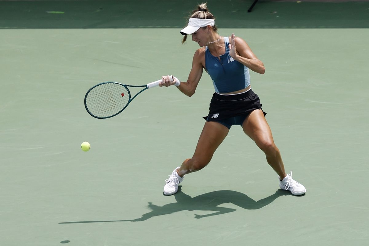 Jul 30, 2024; Washington, DC, USA; McCartney Kessler (USA) hits a forehand against Marie Bouzkova (CZE) (not pictured) on day four of the Mubadala Citi DC Open at Rock Creek Park Tennis Center. Mandatory Credit: Geoff Burke-Imagn Images