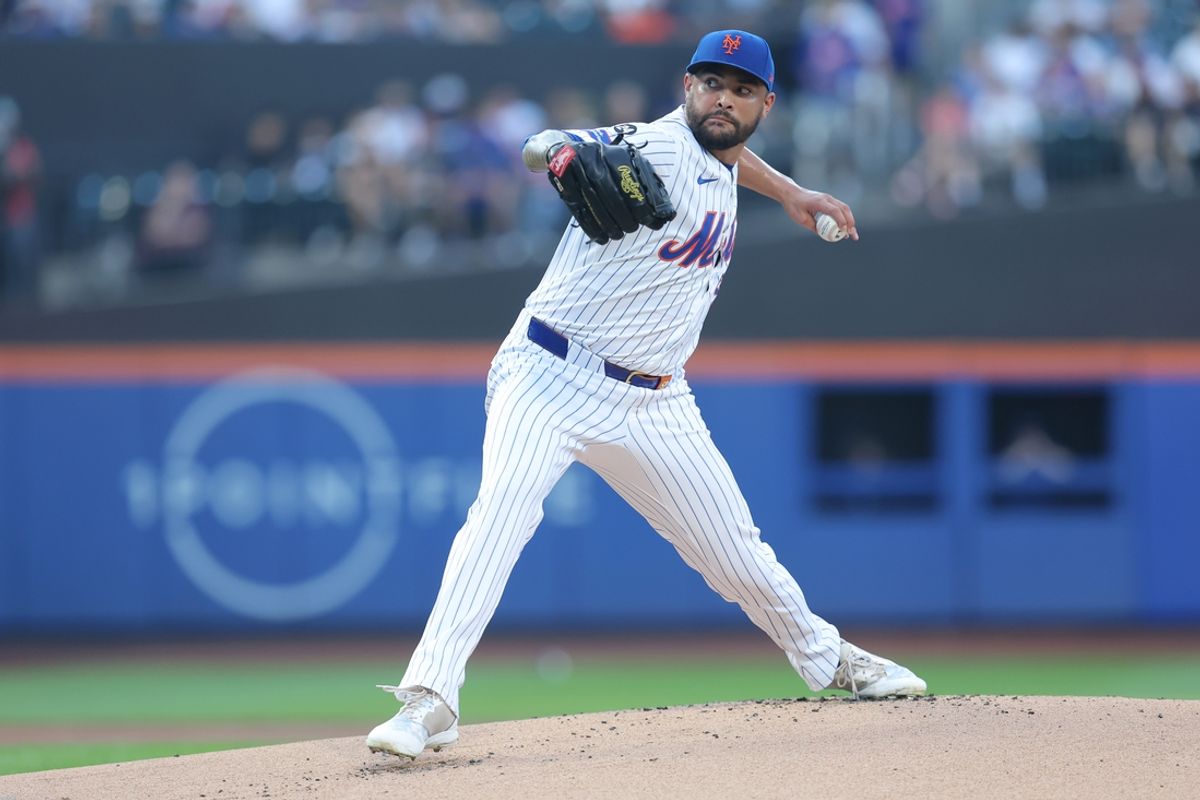 Jul 30, 2024; New York City, New York, USA; New York Mets starting pitcher Sean Manaea (59) pitches against the Minnesota Twins during the first inning at Citi Field. Mandatory Credit: Brad Penner-USA TODAY Sports