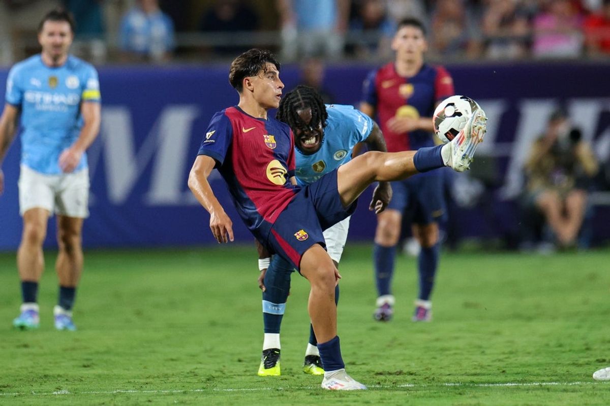 Jul 30, 2024; Orlando, FL, USA; Barcelona forward Lamine Yamal (27) controls the ball against Manchester City in the second half during a Champions Tour friendly match at Camping World Stadium. Mandatory Credit: Nathan Ray Seebeck-Imagn Images