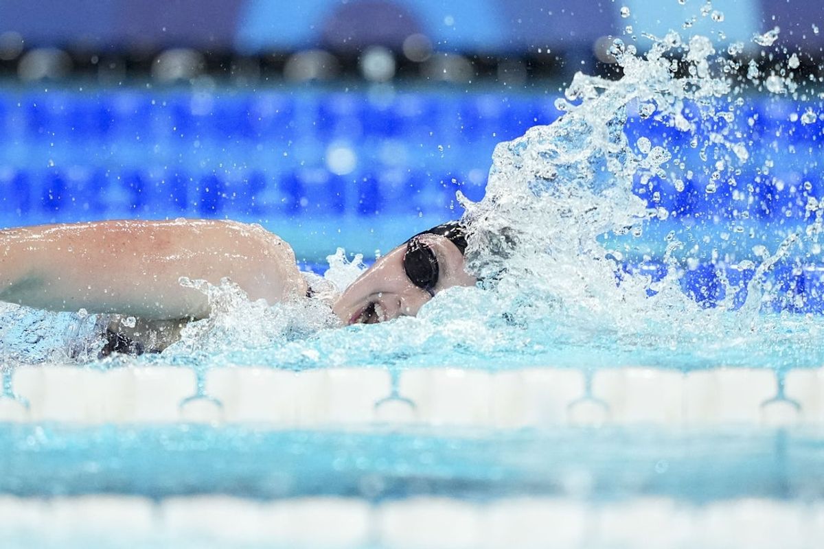 Aug 1, 2024; Nanterre, France; Claire Weinstein (USA) in the women’s 4 x 200-meter freestyle relay final during the Paris 2024 Olympic Summer Games at Paris La Défense Arena. Mandatory Credit: Grace Hollars-Imagn Images