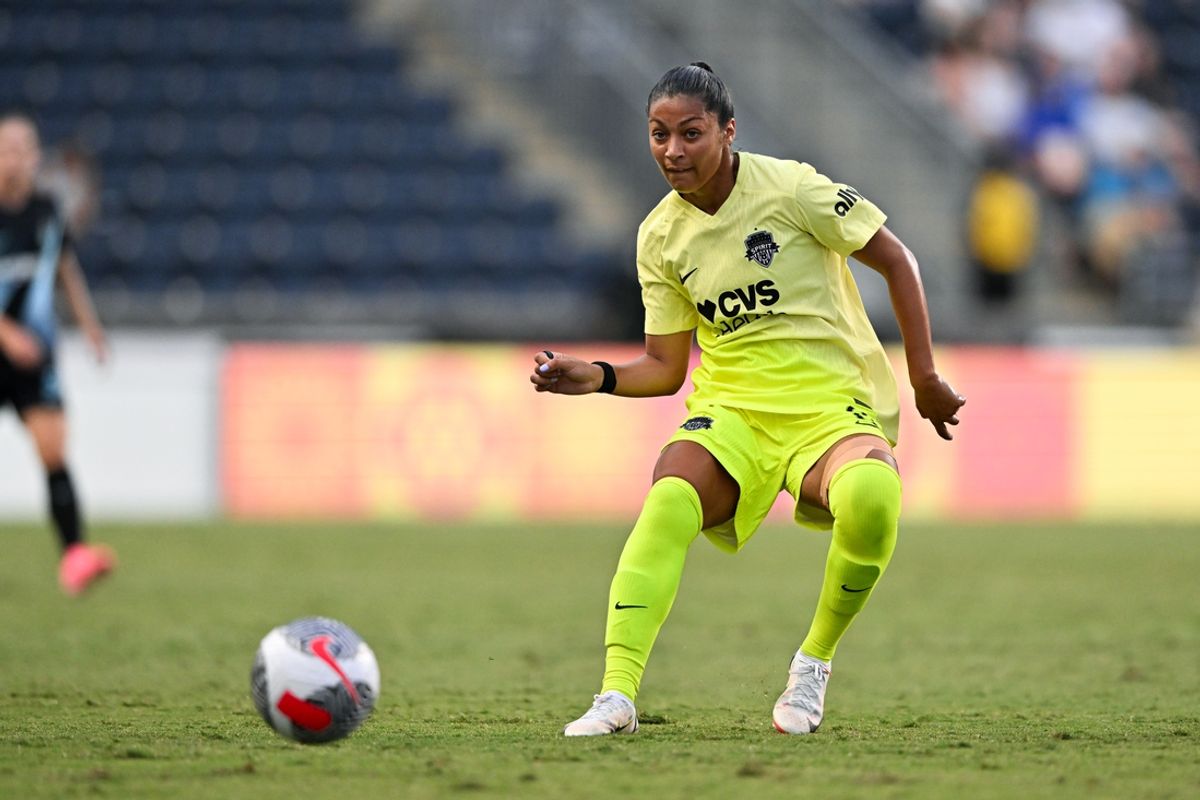 Jul 28, 2024; Chester, PA, USA; Washington Spirit forward Makenna Morris (8) passes the ball against NJ/NY Gotham FC in the second half at Subaru Park. Mandatory Credit: Kyle Ross-Imagn Images