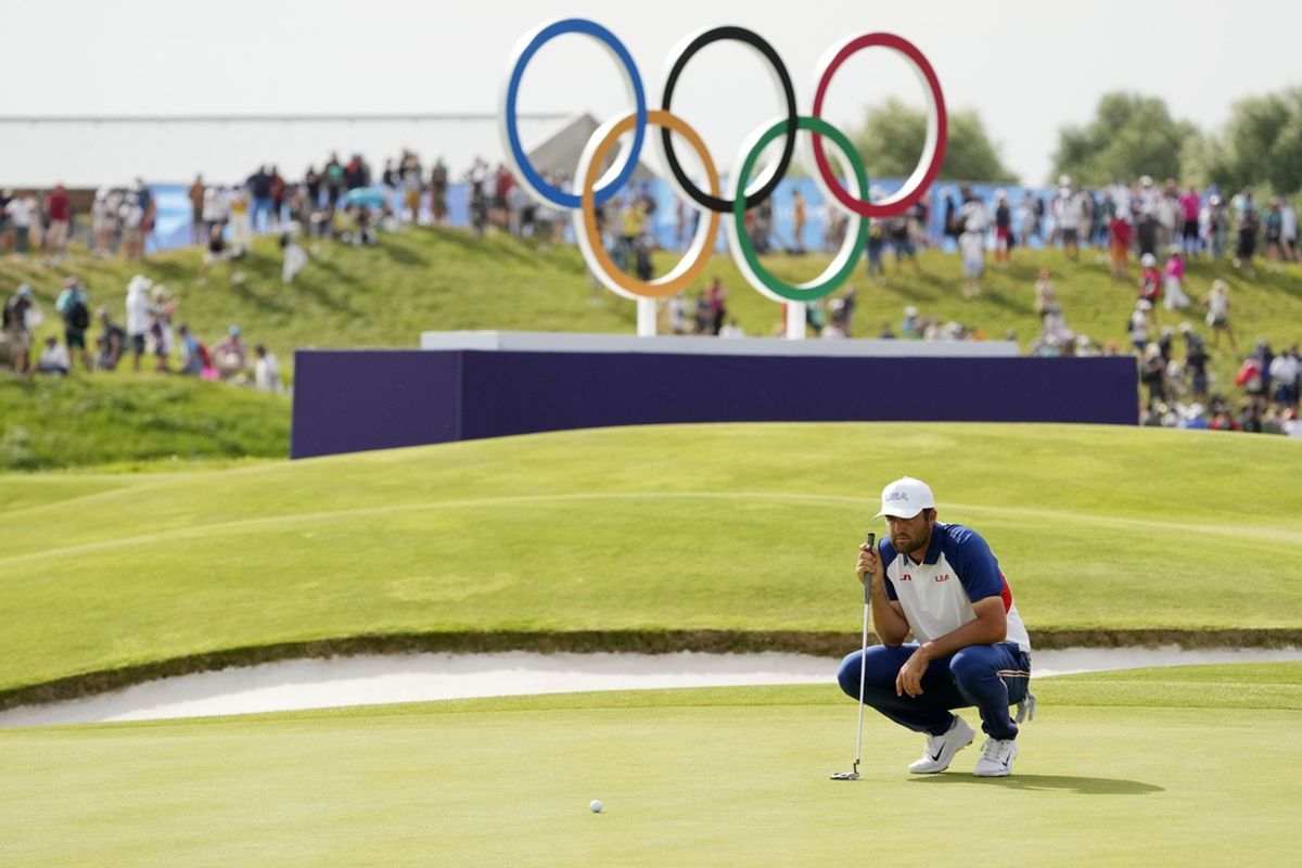 Aug 4, 2024; Saint-Quentin-en-Yvelines, France; Scottie Scheffler of Team United States lines up a putt on the 18th green during the final round of menís individual stroke play during the Paris 2024 Olympic Summer Games at Le Golf National. Mandatory Credit: Michael Madrid-USA TODAY Sports