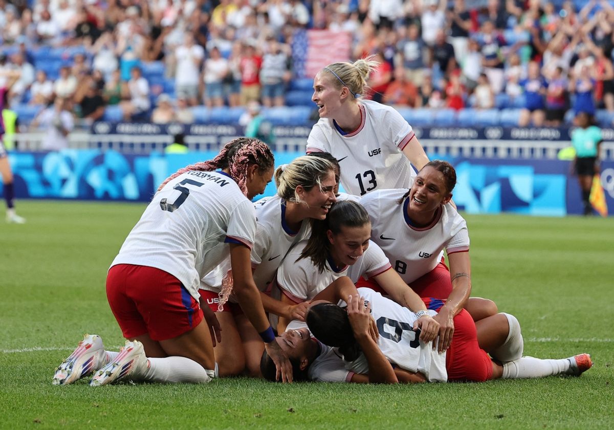 [US, Mexico & Canada customers only]  Aug 6, 2024; Decines-Charpieu, France; Sophia Smith of the United States celebrates with teammates after scoring a goal against Germany in a women's football semifinal match during the Paris 2024 Olympic Summer Games at Lyon Stadium. Mandatory Credit: Nir Elias/Reuters via USA TODAY Sports