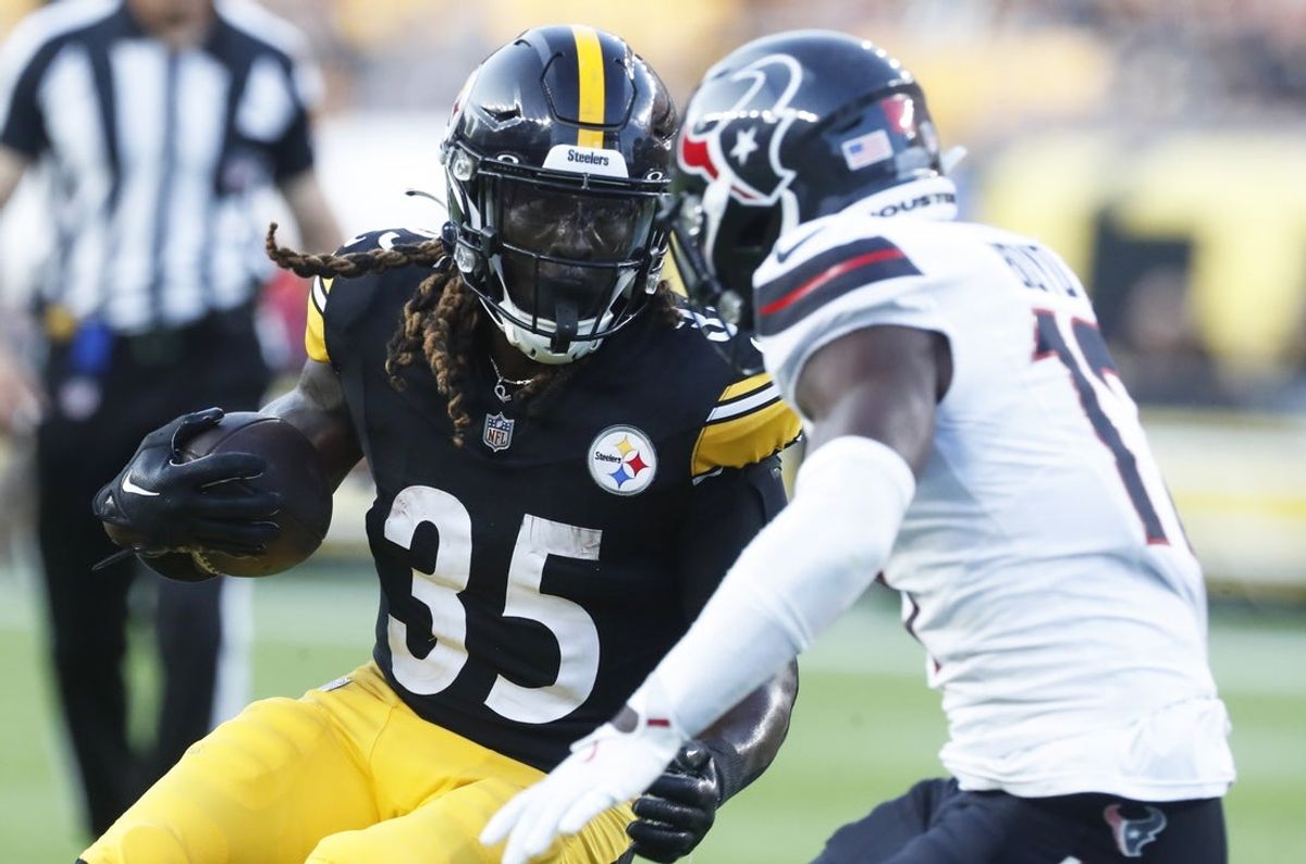 Aug 9, 2024; Pittsburgh, Pennsylvania, USA;  Pittsburgh Steelers running back Jonathan Ward (35) runs the ball as Houston Texans cornerback Kris Boyd (17) defends during the second quarter at Acrisure Stadium. Mandatory Credit: Charles LeClaire-Imagn Images