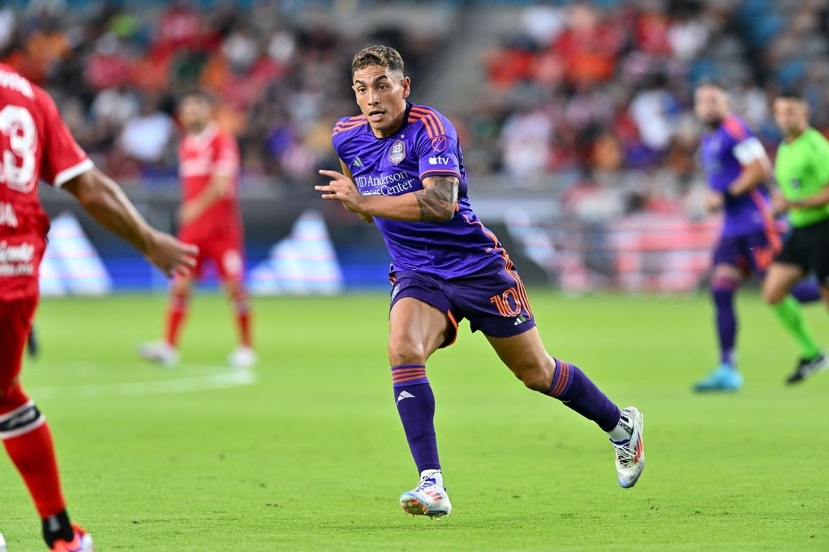 Aug 9, 2024; Houston, Texas, USA; Houston Dynamo FC forward Ezequiel Ponce (10) in action during the first half against the Toluca FC in a MLS Leagues Cup match at Shell Enegry Stadium. Mandatory Credit: Maria Lysaker-USA TODAY Sports