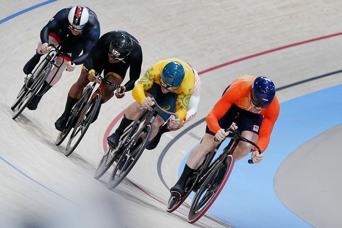 Aug 11, 2024; Montigny-le-Bretonneux, France; Cyclists compete in the men’s keirin gold medal race during the Paris 2024 Olympic Summer Games at Vélodrome National de Saint-Quentin-en-Yvelines. Mandatory Credit: Andrew P. Scott-Imagn Images