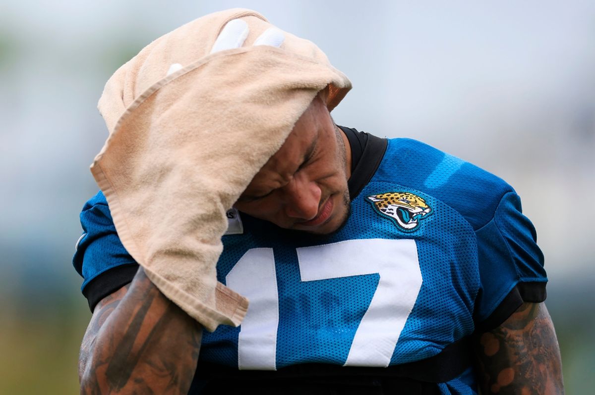 Jacksonville Jaguars tight end Evan Engram (17) wipes sweat during a combined NFL football training camp session between the Tampa Bay Buccaneers and Jacksonville Jaguars Thursday, Aug. 15, 2024 at EverBank Stadium’s Miller Electric Center in Jacksonville, Fla. [Corey Perrine/Florida Times-Union]