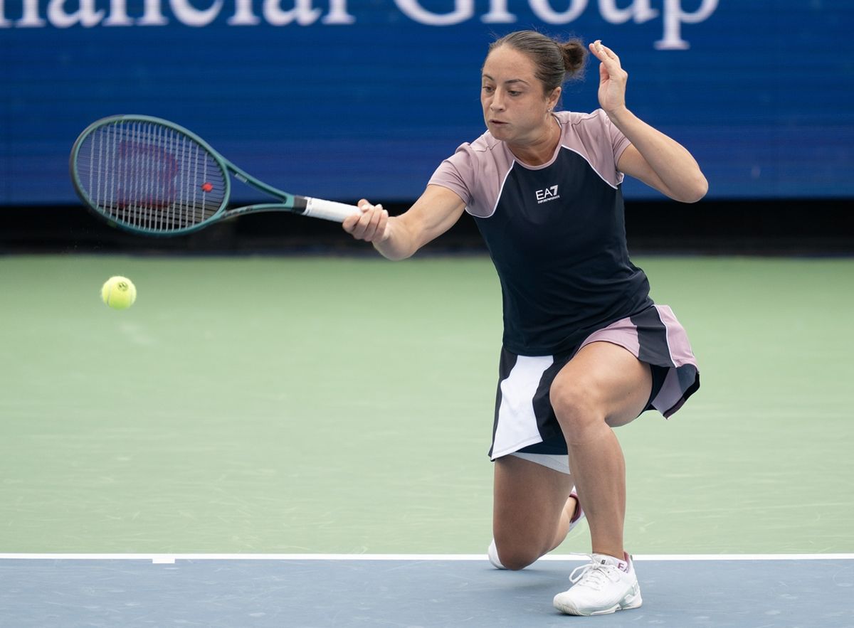 Aug 15, 2024; Cincinnati, OH, USA ; Elisabetta Cocciaretto of Italy returns a shot against Aryna Sabalenka on day four of the Cincinnati Open. Mandatory Credit: Susan Mullane-Imagn Images
