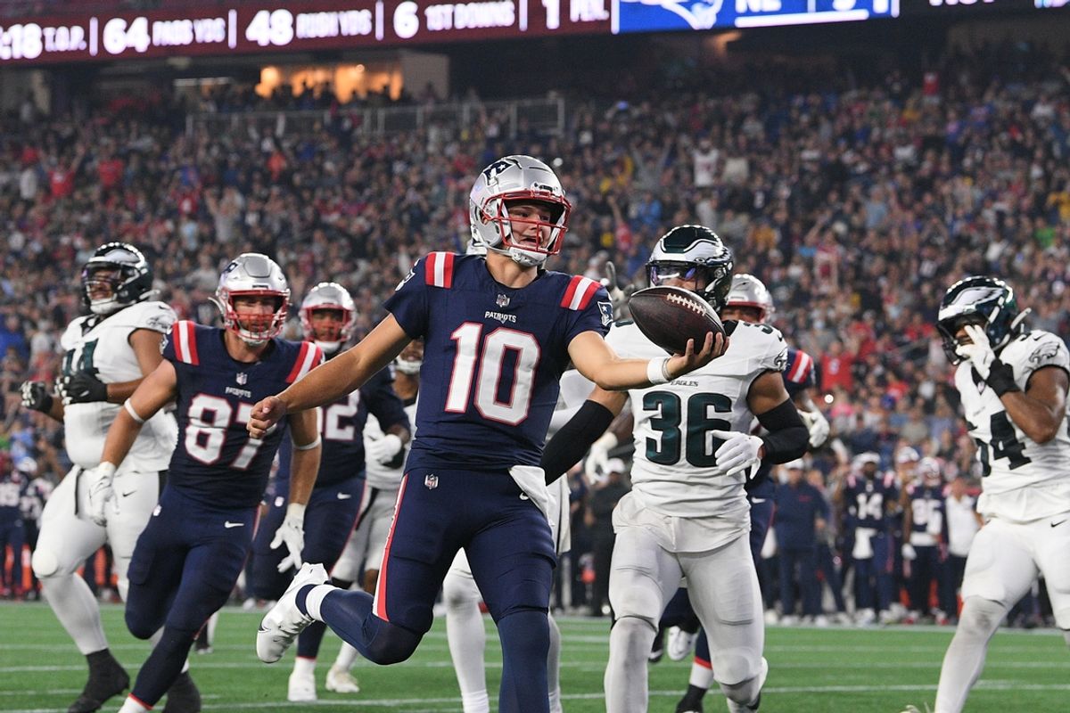 Aug 15, 2024; Foxborough, MA, USA; New England Patriots quarterback Drake Maye (10) runs the ball in for a touchdown against the Philadelphia Eagles during the first half at Gillette Stadium. Mandatory Credit: Eric Canha-USA TODAY Sports